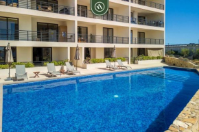 Amazing Condo with Pool View